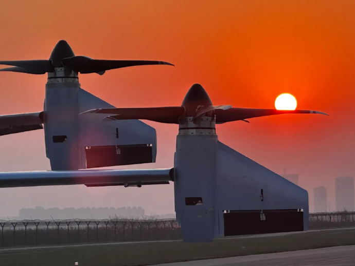 國內(nèi)首架全傾轉(zhuǎn)旋翼 eVTOL  鴻鵠 MARK1 全尺寸工程樣機(jī)總裝下線(圖3)