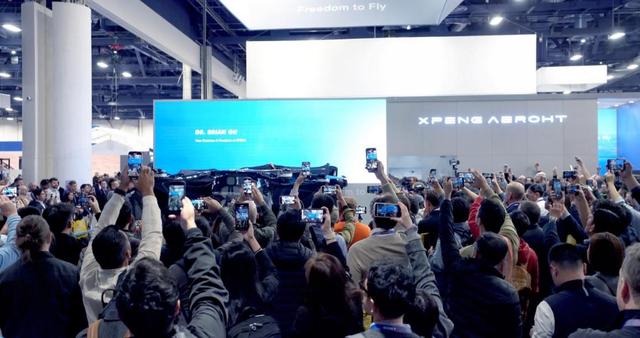 小鵬匯天“陸地航母”飛行汽車海外首秀，計劃2026年量產(chǎn)交付(圖1)