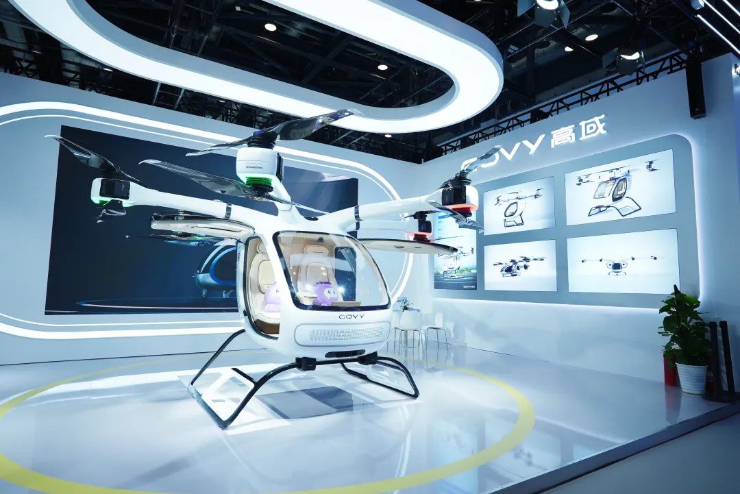 第十七屆交通展上，廣汽高域展出的飛行汽車GOVY AirCab憑創(chuàng)新技術(shù)成為焦點(diǎn)(圖2)