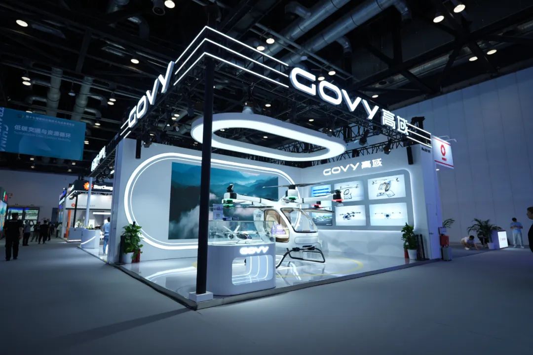 第十七屆交通展上，廣汽高域展出的飛行汽車GOVY AirCab憑創(chuàng)新技術(shù)成為焦點(diǎn)(圖7)