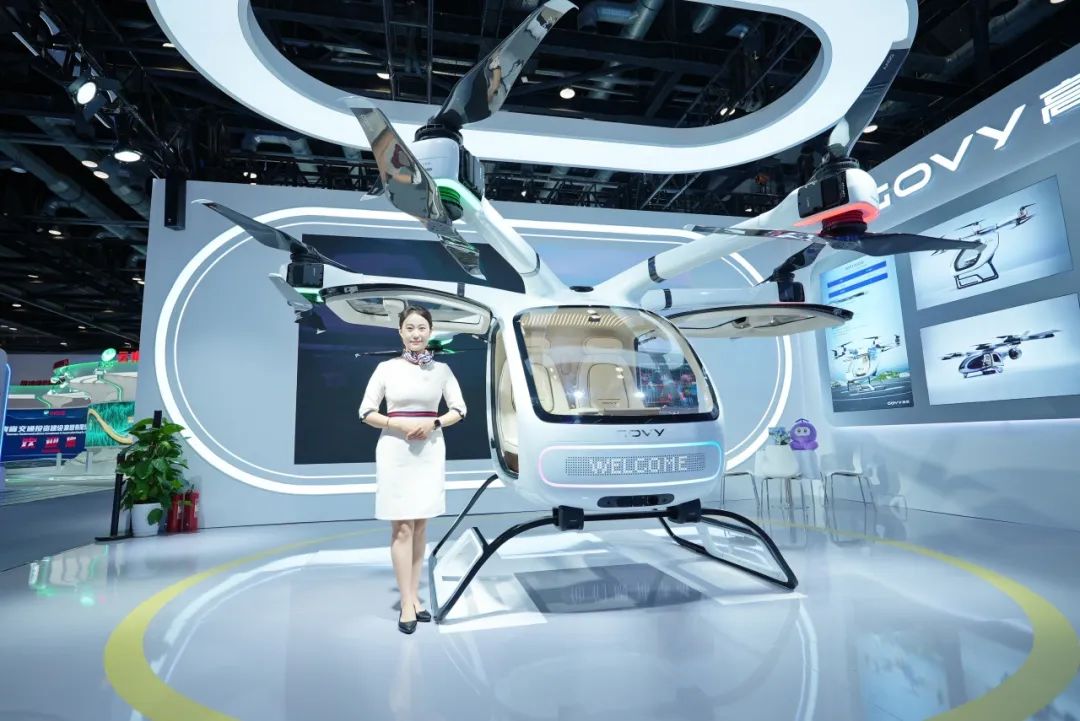 第十七屆交通展上，廣汽高域展出的飛行汽車GOVY AirCab憑創(chuàng)新技術(shù)成為焦點(diǎn)(圖8)