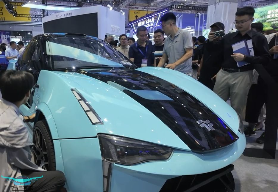 南京天路分體式飛行汽車亮相2025國(guó)際低空經(jīng)濟(jì)博覽會(huì)(圖2)