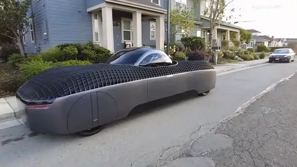 馬斯克投資陸空一體式飛行汽車在機(jī)場試運(yùn)營，能飛170公里，售價214萬元(圖2)